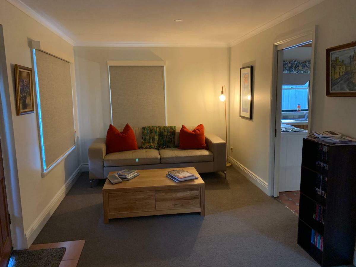 City Townhouse Walking Distance To City Launceston Buitenkant foto